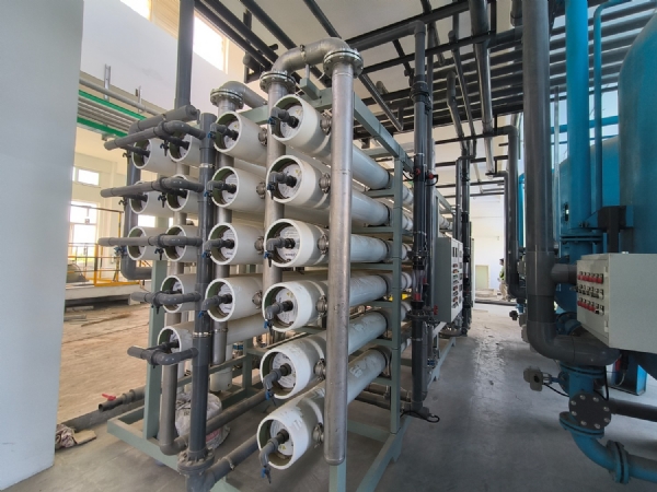 煙臺40T/H雙級反滲透+EDI+變頻設備供水設備安裝調試