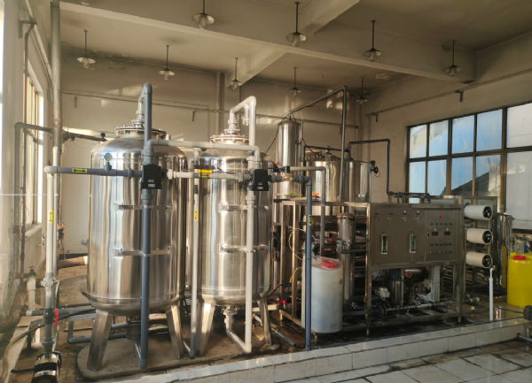 山東濟南環(huán)保公司6T單級反滲透設(shè)備安裝調(diào)試完場