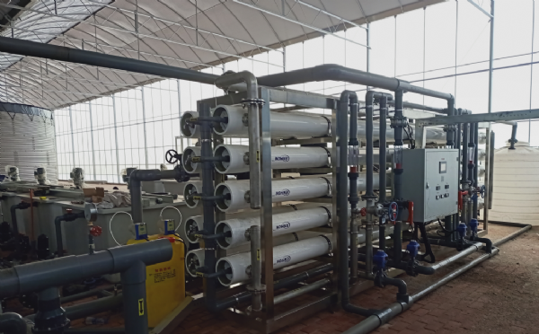 云南大理2X30T反滲透設(shè)備安裝調(diào)試